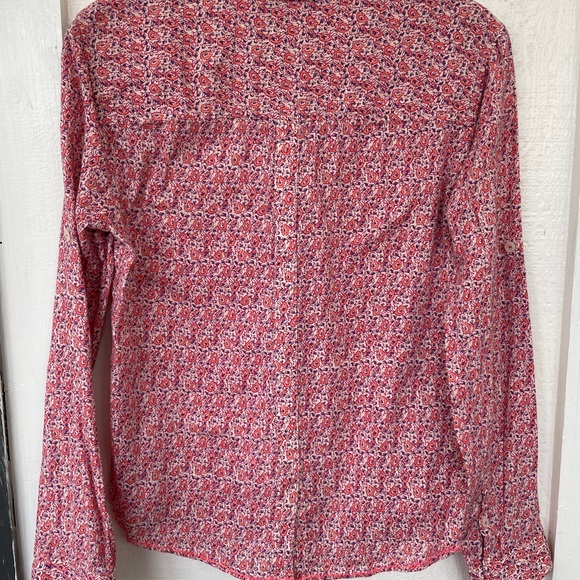 Holding Horses (8) Pink floral button up top - Picture 6 of 6